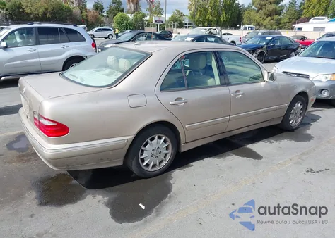 2001 Mercedes-Benz E 320 z USA, uszkodzony, nr VIN WDBJF65J11B246115